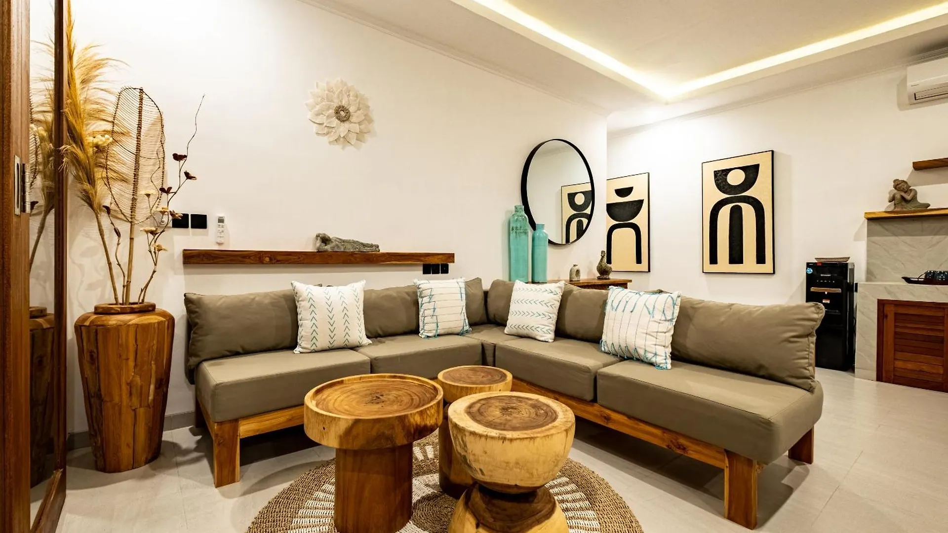 Brand New - Spacious Complex Villas Virland - Center Seminyak
